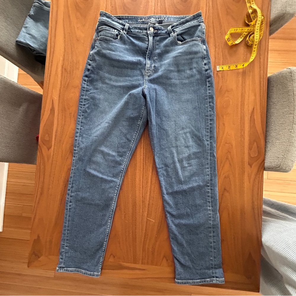 American Eagle Outfitters light wash High-Rise Jeans - 14 long, stretch!
